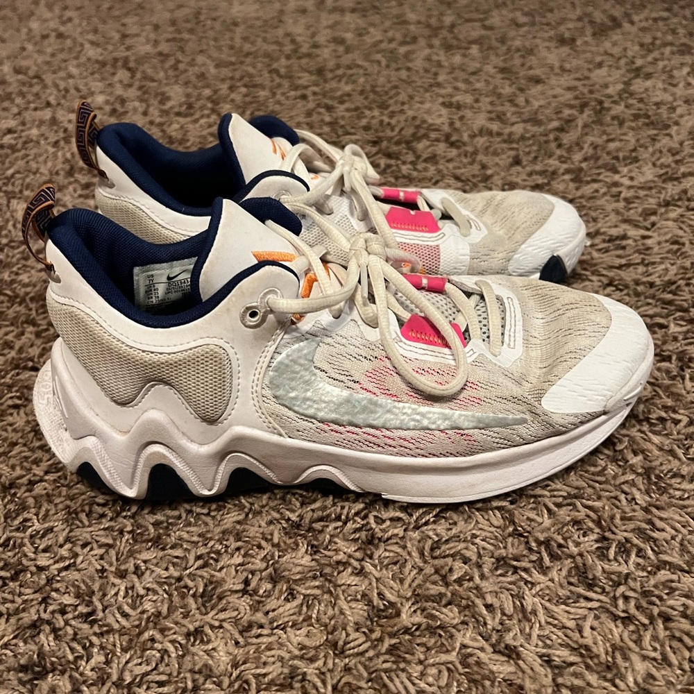 Nike youth basketball shoes
